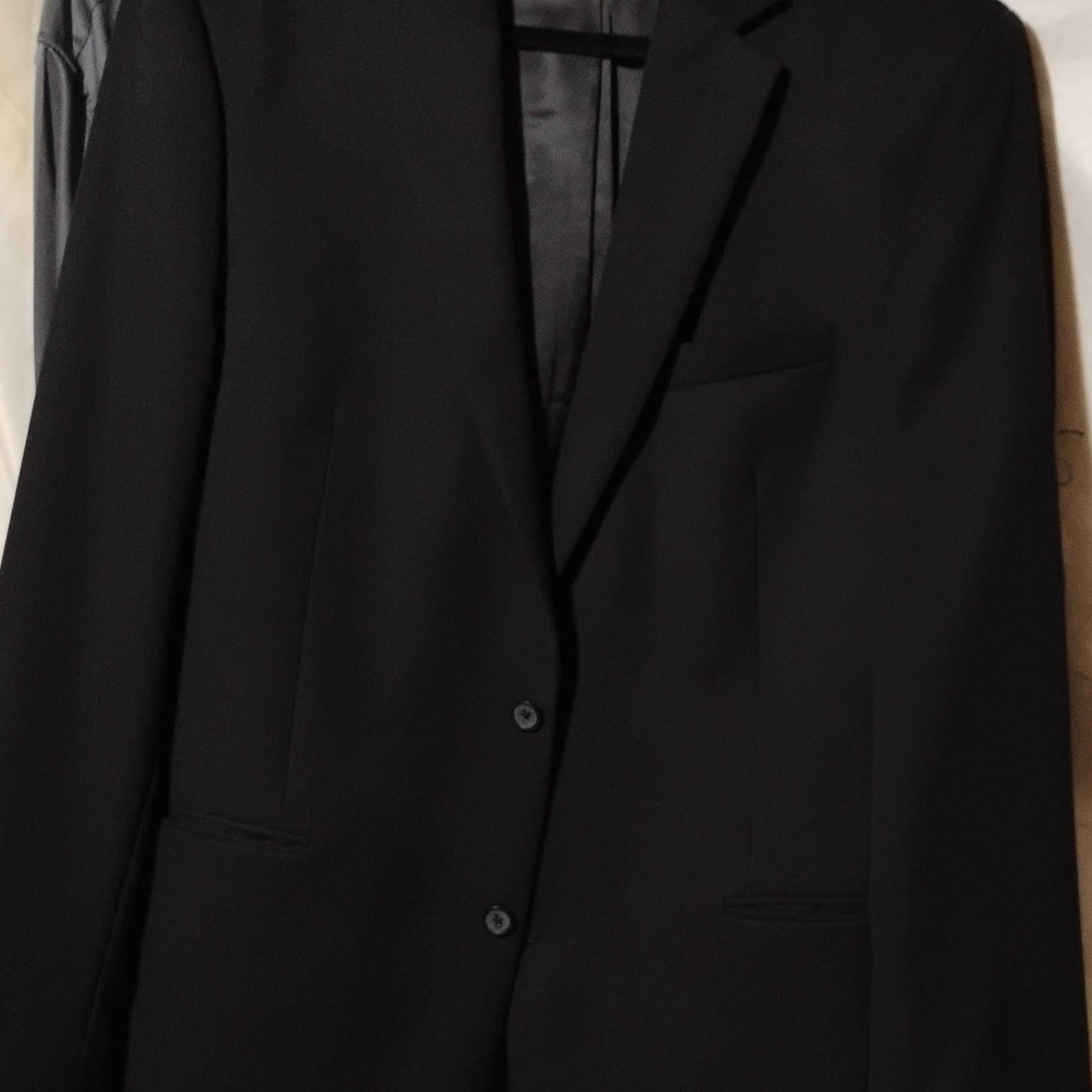 Men's Black Solid Notch Lapel Two-Button Regular … - image 1