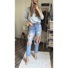 0192. American Eagle Distressed Ripped Jeans Light Wash High Rise Mom Jeans