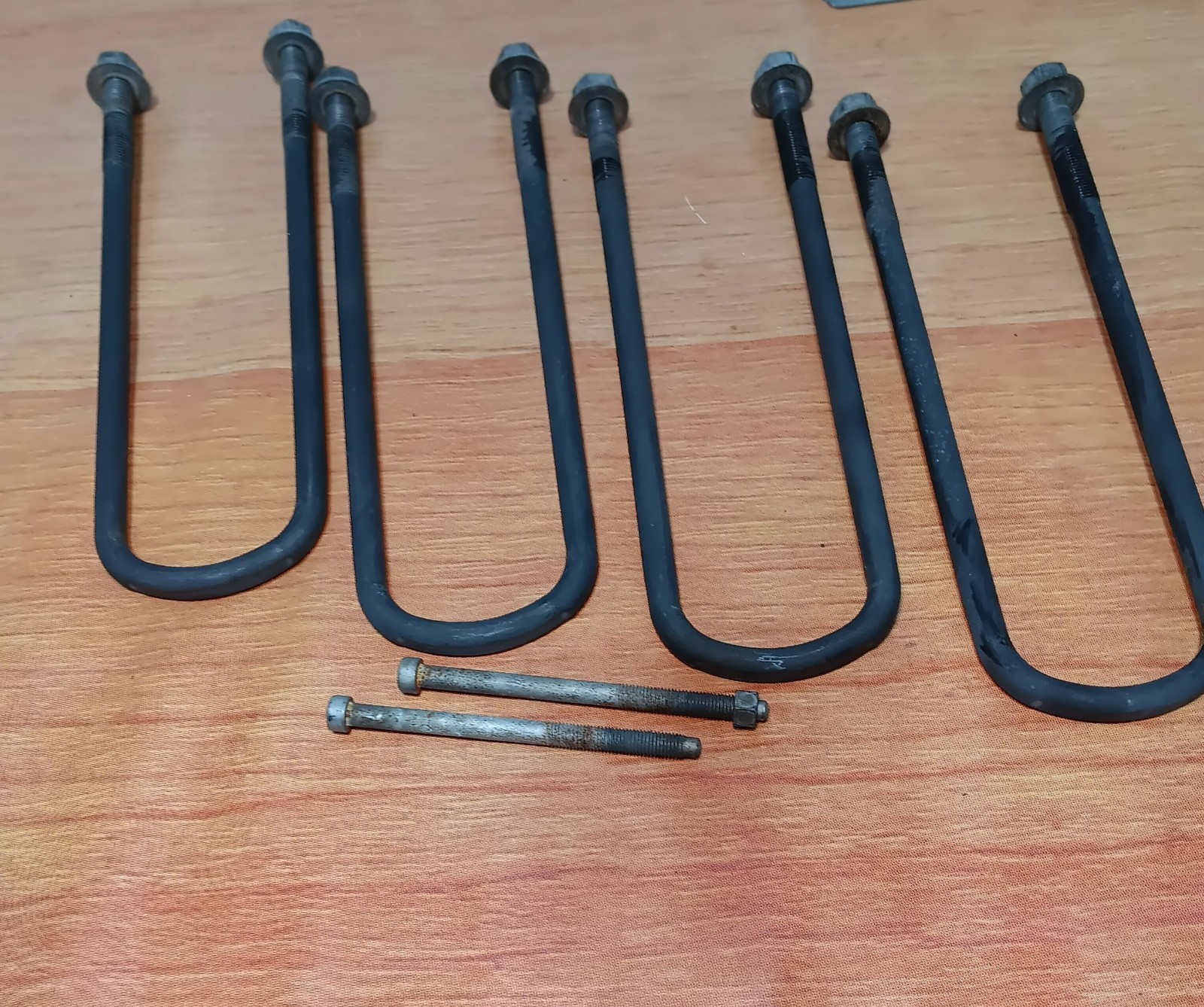 2013 250 CAB AND CHASSIS REAR U BOLTS  Super Duty Lot of 4