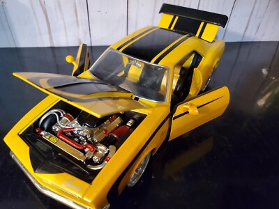 ミニカー 1968 CHEVROLET CAMARO DUB CITY 1/18 JADA DUB CITY 1968 CHEVY CAMARO 1:18 GREEN WITH WHITE STRIPE