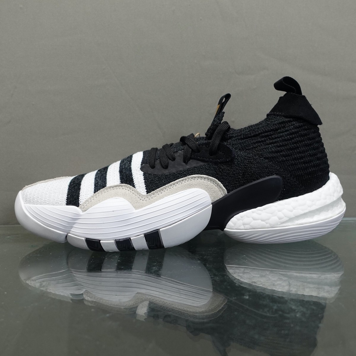 Adidas Trae Young Men's Size 10 Sneakers Basketball Shoes Black Trainers  #NEW