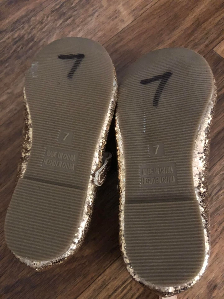 Zapatos de vestir Baby Gap niñas talla 7 dorado brillante unicornio. Foto 3 de 3