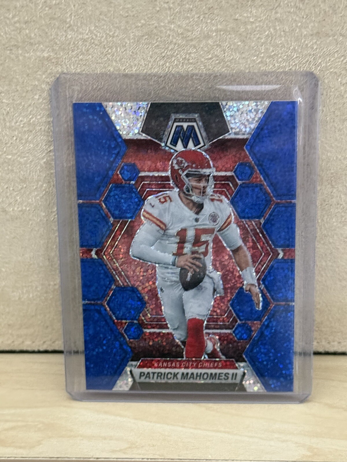 2023 Panini Mosaic Football Patrick Mahomes II Blue Sparkle /96 Chiefs #109