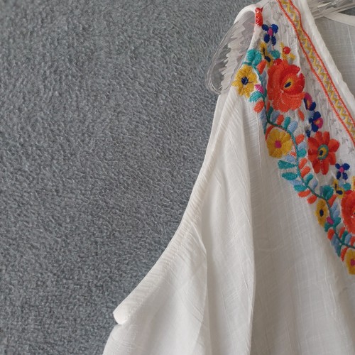Entro Blouse Womens Large White Floral Pattern Embroidered Poncho Style Top - Picture 8 of 13