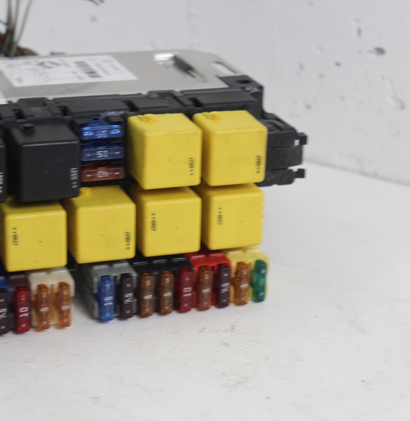 2003 - 2012 Mercedes R230 SL500 SL55 AMG Front Left SAM Fuse Box Module OEM