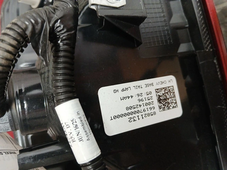 Driver Tail Light Pickup With Box Fits 19-25 SILVERADO 1500 PICKUP 3110286 - Image 3 of 4