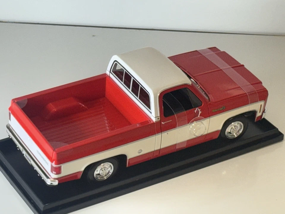 Chevrolet C10 Cheyenne Super 1974 Maisto 1:18 - rojo Foto 4 de 4