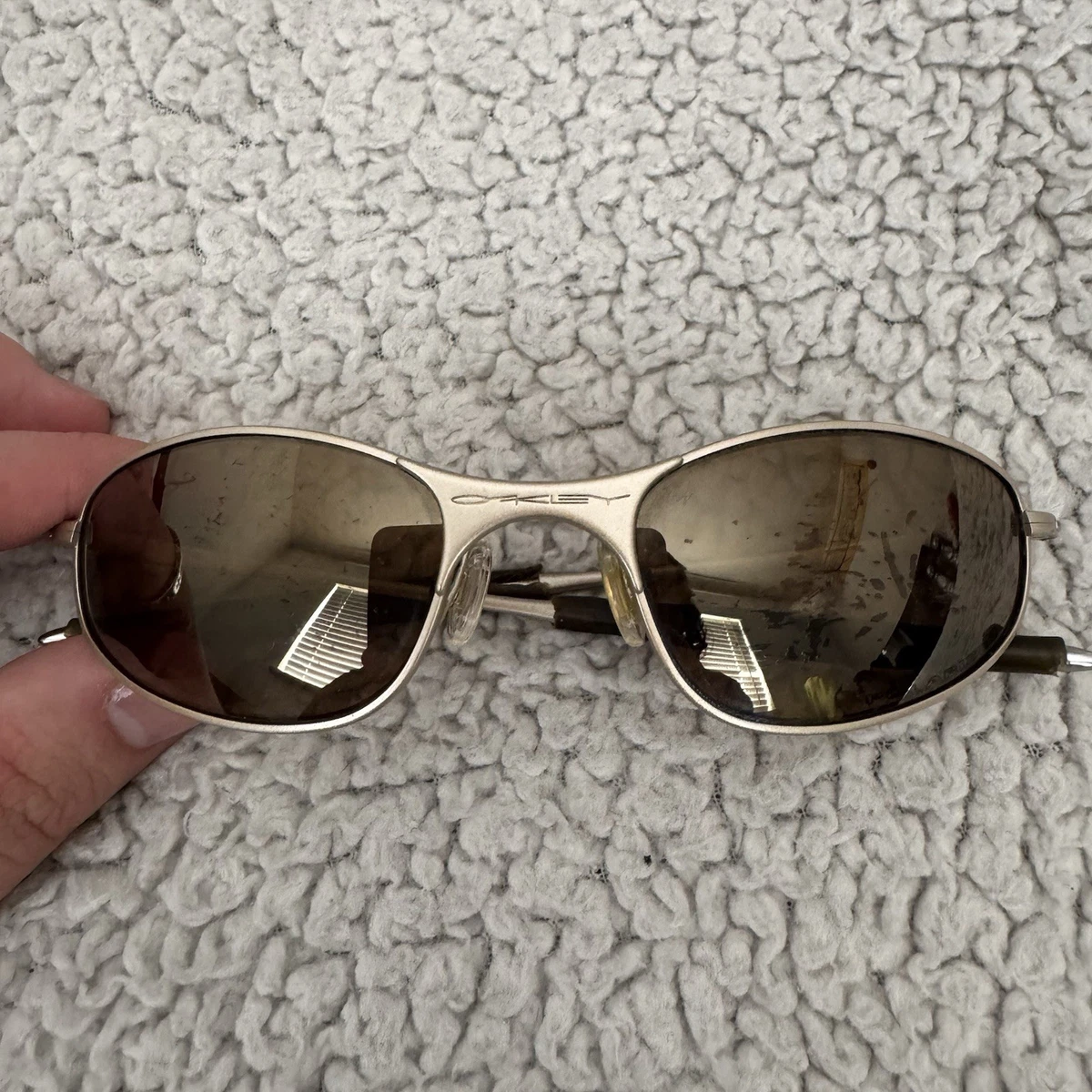 Preços baixos em Óculos de Sol Oval Oakley Dourado para Homens | eBay