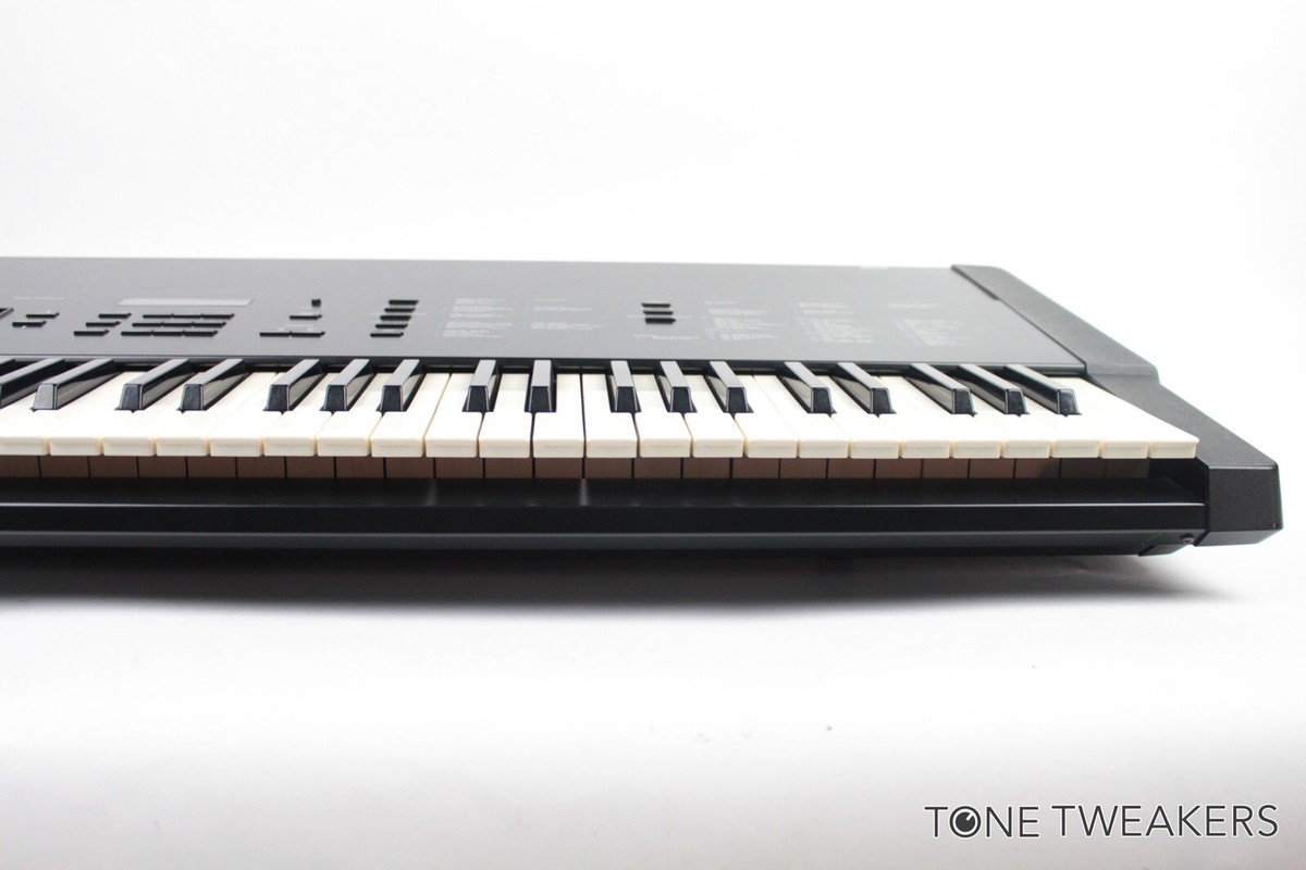 KORG コルグ DSS-1 サンプリングシンセサイザー 【ジャンク品】 KORG DSS-1 Sampler Synthesizer 80s orig box sound disk keys