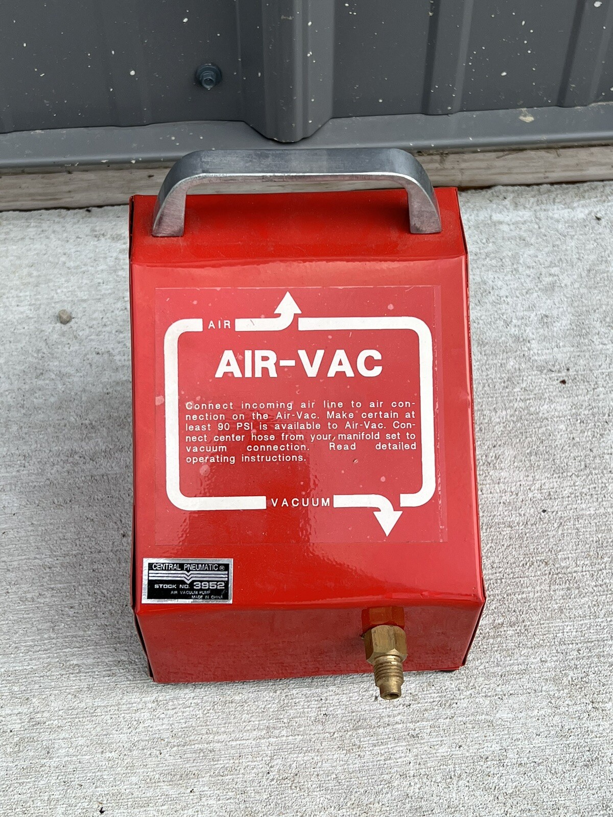 Central pneumatic air vacuum pump 3952 