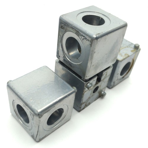 Lot of 4 80/20 14172 Aluminum Extrusion Cubic Corner, 2-Way, 40mm Profile