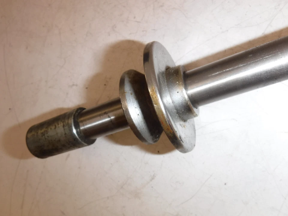 Suzuki Madura 1200 1985 1986 eje trasero llanta trasera eje perno pivote Foto 3 de 4