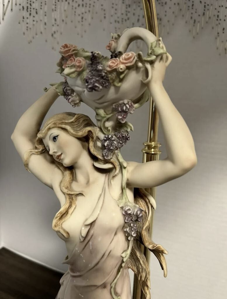 Giuseppe Armani Florence Limited Edition 1856/7500 Lady with
