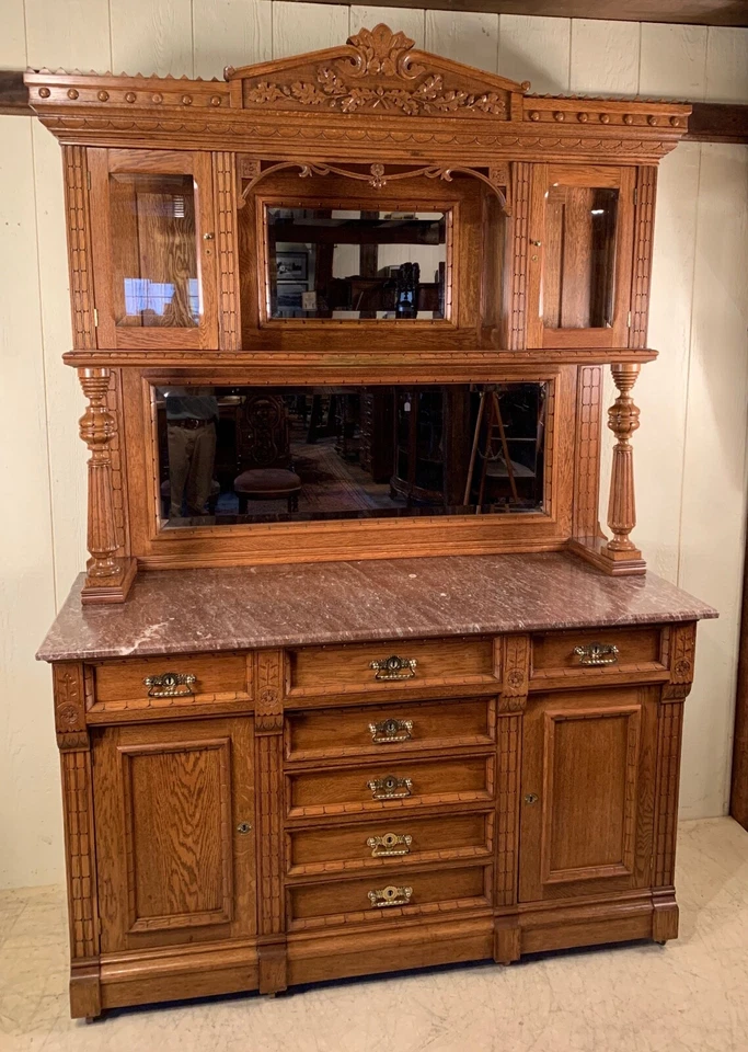 Antiguo aparador victoriano de roble americano con armarios para curiosidades Foto 2 de 4