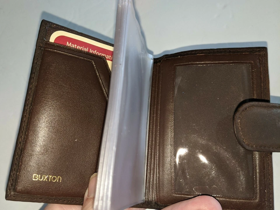 Estuche para tarjetas Buxton Snap Tab, cuero, marrón Foto 2 de 3