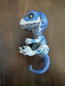 T Rex Dinosaur WowWee Fingerlings Untamed Raptor IRONJAW Blue Interactive Toy