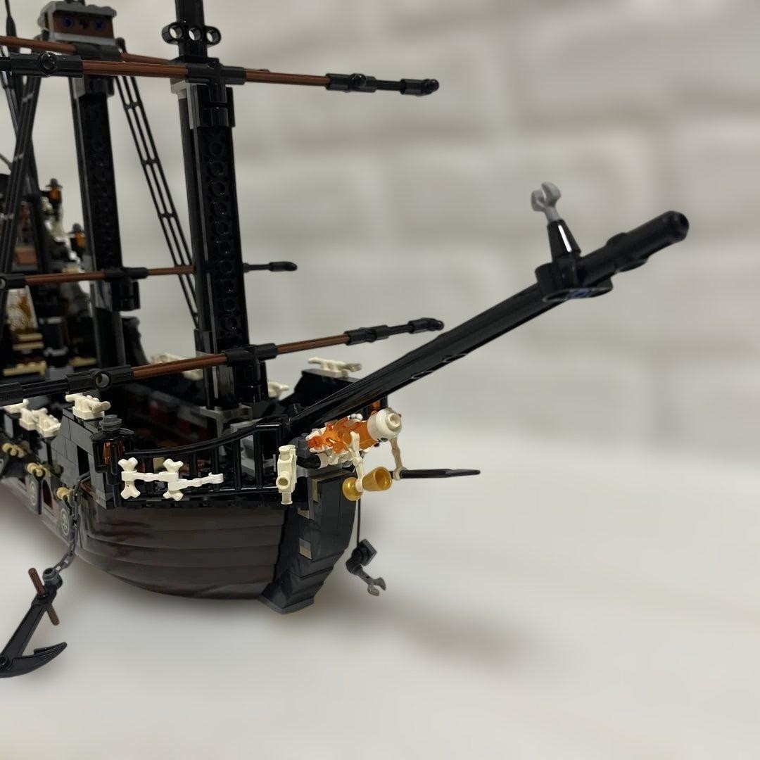 LEGO 4195 Pirates Of The Caribbean Queen Anne's Revenge Japan