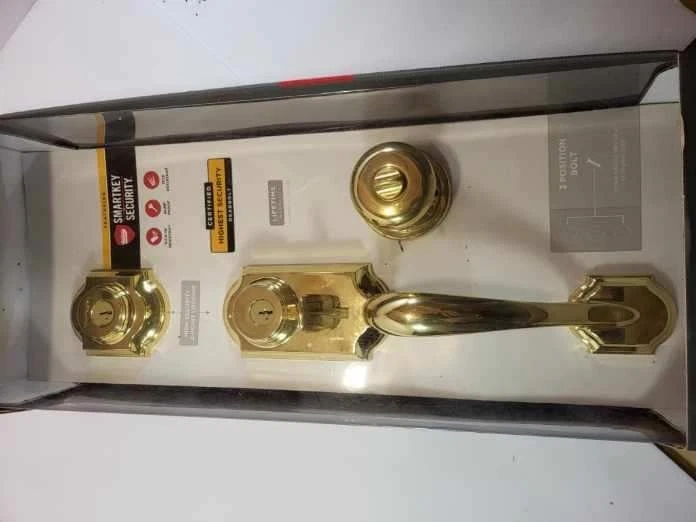 Juego de manijas monocilíndricas Kwikset Montara, dorado - 95530-017 Foto 4 de 4