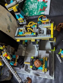 LEGO 4990 Rock Raiders HQ 99.9% complete! w/ manual Good Condition 