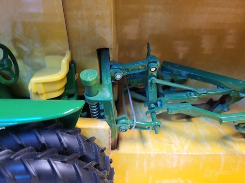 2000 ERTL, John Deere 3020 Tractor w/ 4 Bottom Plow, 1:16, #15076 - Picture 7 of 10