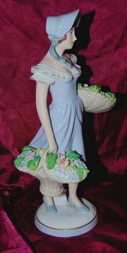EXCEPTIONAL ROYAL DUX FIGURINE LADY BASKETS OF FLOWERS Blue Bonnet Figure - Picture 5 of 9