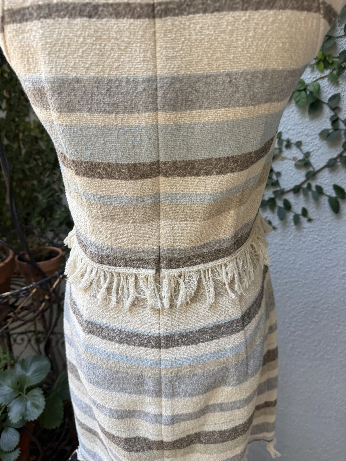 Abito Tory Burch senza maniche in tweed grigio panna a righe con frange ~ taglia 2