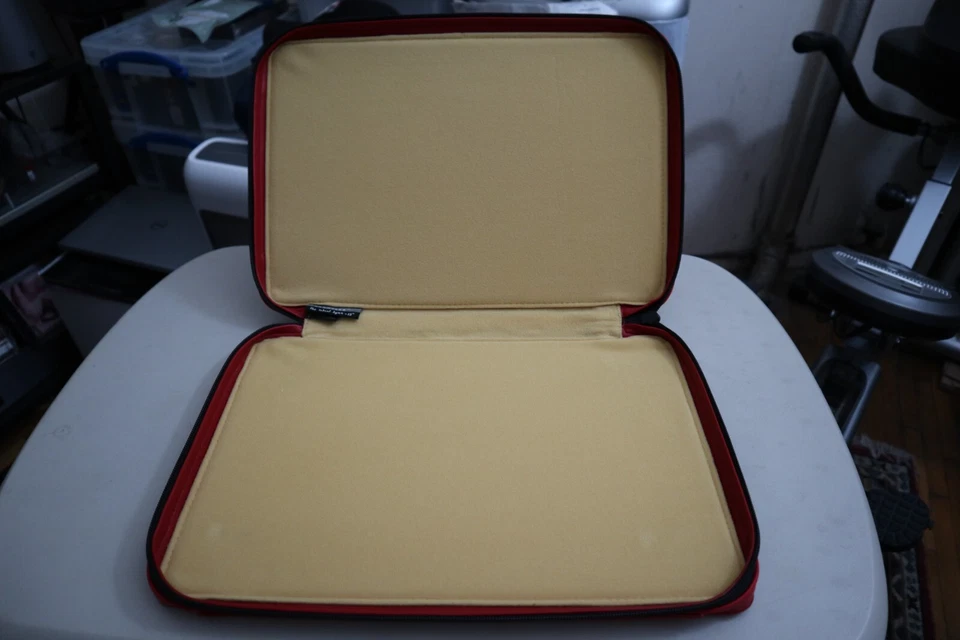 Чехол для ноутбука Crumpler школьный гимн, средний (красный) для 15–15,6 дюйма - Изображение 4 из 4