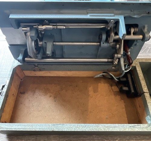 Extremely Rare Vintage Aristocrat Precision Sewing Machine w/Carrying Case Works - Picture 19 of 24