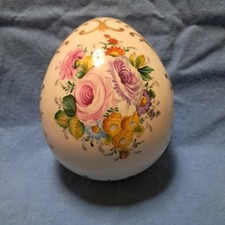 Scatola portagioie a forma di uovo in porcellana di Limoges , dipinta a mano