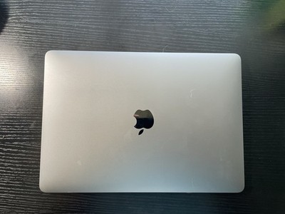 MacBook Air 13-inch Late 2020 Model with M1 8-Core CPU and 7-Core GPU, 256GB SSD