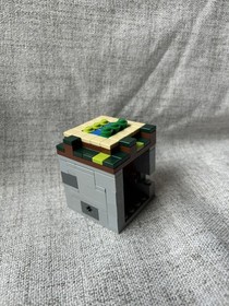 LEGO (21105)Minecraft, Micro World, Village, Used, 100% Complete w/ Instructions