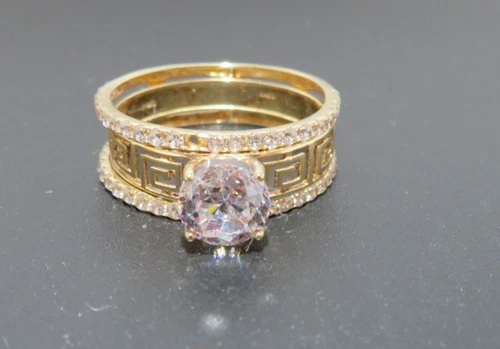 18K YG ROUND WHITE CLEAR STONE ENGAGEMENT RING SZ 6.75  3.30 grams (G133700-1)