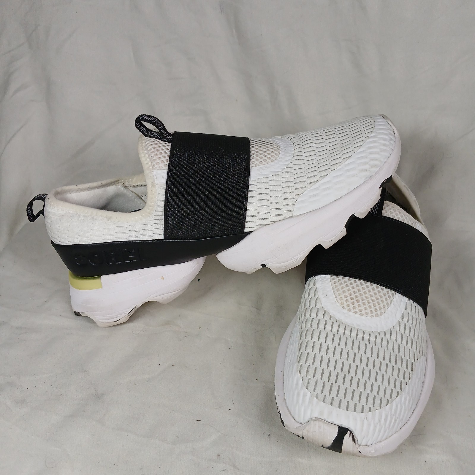 Zapatillas sin cordones Sorel Kinetic Impact Strap NL4698-100 blancas/negras para mujer talla 9