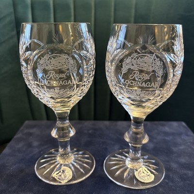 Zwei Kristall ROYAL LOCHNAGAR Whisky Gläser, langer Stiel von Glencairn Scotland 