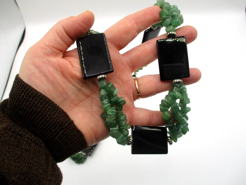 PRETTY GREEN AVENTURINE STONE BEAD w BLACK ONYX NECKLACE & BRACELET - Image 2 of 4