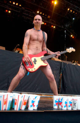 Photo of QUEENS OF THE STONE AGE Music Band Singer Performing Old Photo 5