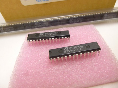 2 Stück / 2 pieces MK45H14N35 CMOS 4K x 9 BIPORT FIFO 35ns PSDIP28 IDT7204 - 第 1/8 張圖片