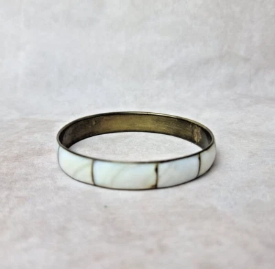 BRACELET VINTAGE EN LAITON ET NACRE - ÉLÉGANCE INTEMPORELLE - Photo 1/2