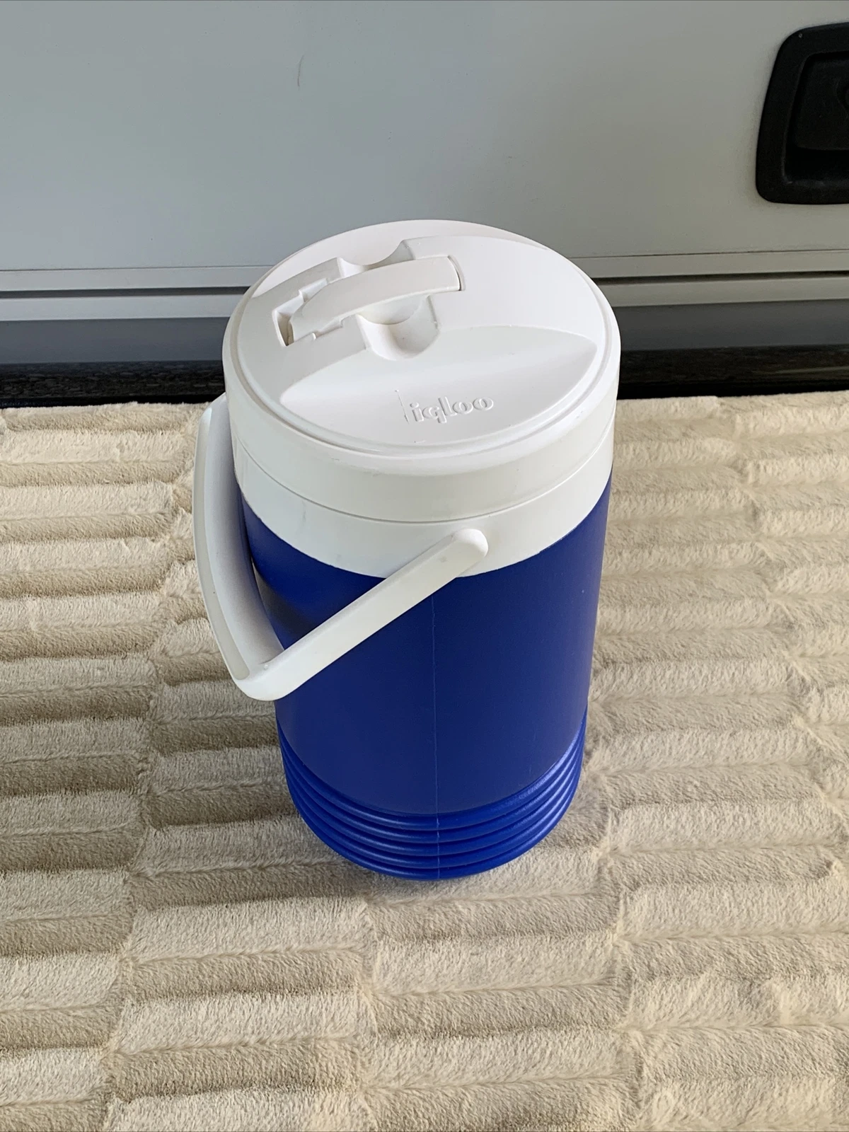 Igloo 1 Gallon Water Jug Beverage Cooler Blue /White EUC