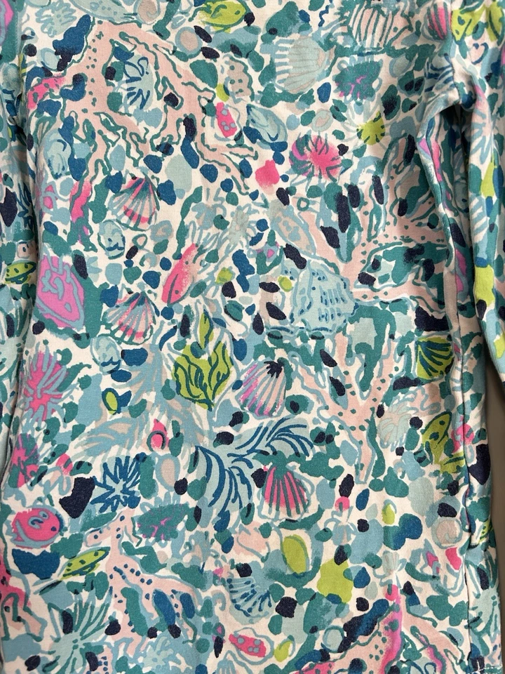 Top de pijama de manga larga para niñas Lilly Pulitzer colorido coral marino ver medidas Foto 3 de 4