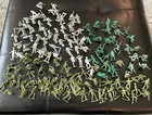 Vintage Marx Army Toy Soldier, Men 4 Different Colors  WWII Lot Of 75
