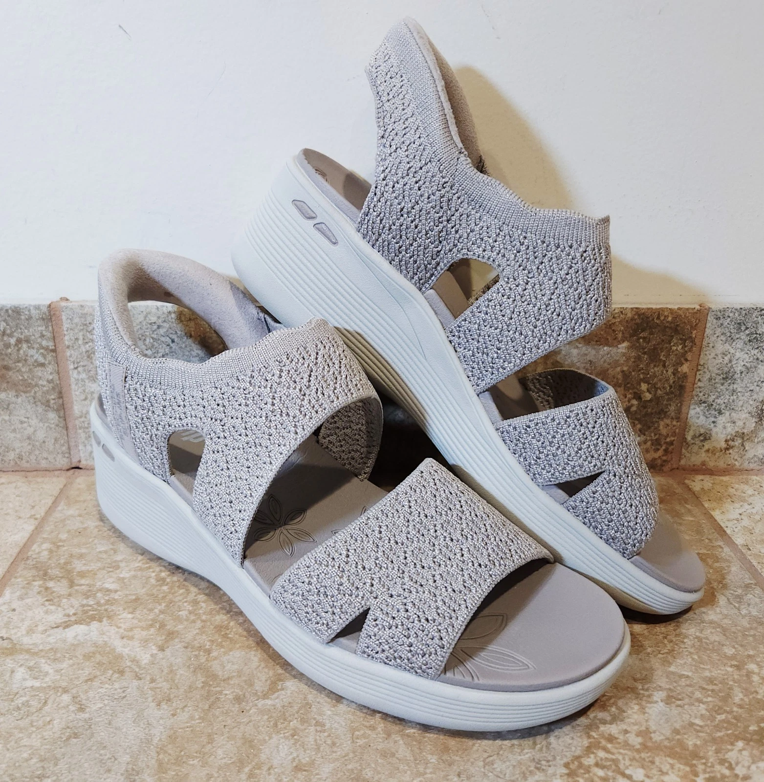 Skechers | Women's 8 Pier-Lite Slip-Ins 2.75" Wedge Beige Knit Shoe Sandals EUC
