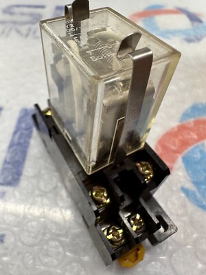 Omron LY2 100/110 VAC Cube Relay with Base