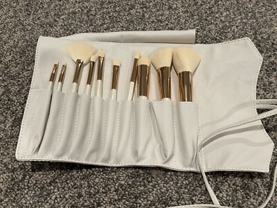 la beaute Sol white travel case with set of 10 makeup brushes