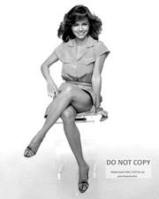 ACTRESS SALLY FIELD - 8X10 PUBLICITY PHOTO (CC-918) ACTRESS SALLY FIELD - 8X10 PUBLICITY PHOTO (CC-918)
