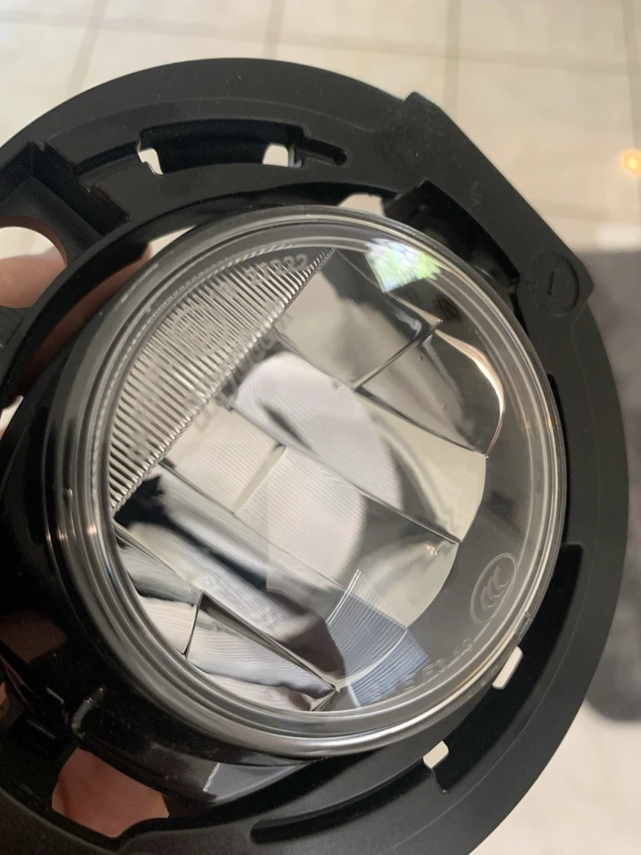 GENUINA OEM MOPAR 2020 Chrysler Pacifica/Voyager LÁMPARA ANTINIEBLA CANTIDAD: 1 - 68466267AB Foto 3 de 4