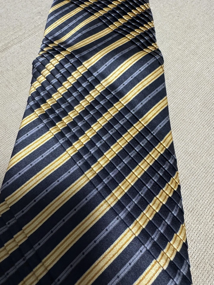 Corbata clásica Gianni Viera para hombre azul marino dorado a rayas 100 % seda hecha en Italia Foto 4 de 4
