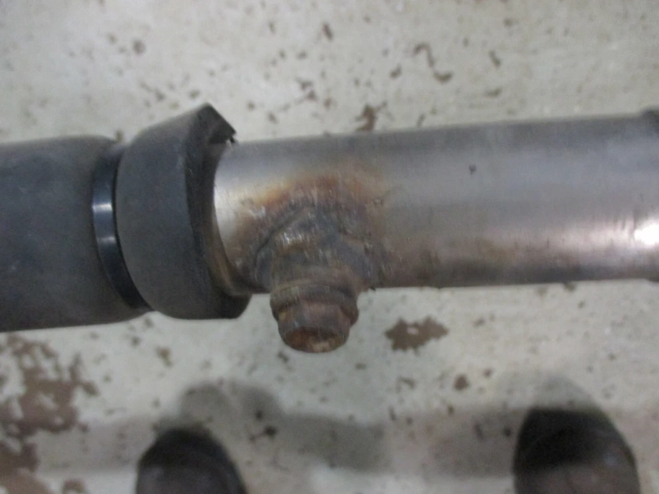 2000 丰田 MR2 Spyder - 司机侧车身散热器冷却液通道管道 — 第 3/4 张图片