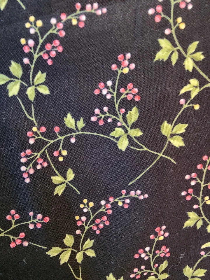 Tela Wild Rose #7891 1,24 yardas Marti Mitchell Maywood Studio Berries Vines negra Foto 3 de 4