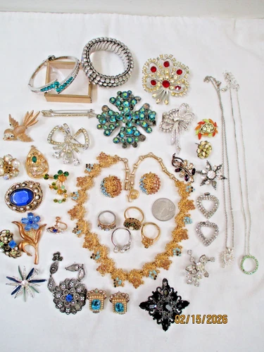 Vtg. Costume Jewelry Lot Broken, Missing Parts, Pieces Craft or Repair Lisner +
